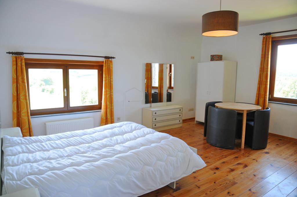 Villa A côté de l'Epicerie à Bonsin Chambre photo
