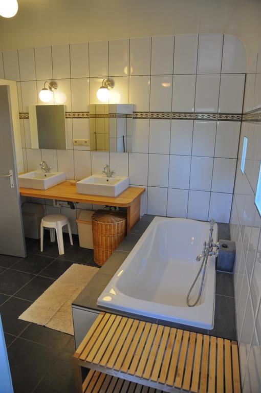 Villa A côté de l'Epicerie à Bonsin Chambre photo