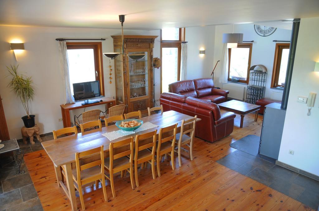 Villa A côté de l'Epicerie à Bonsin Chambre photo