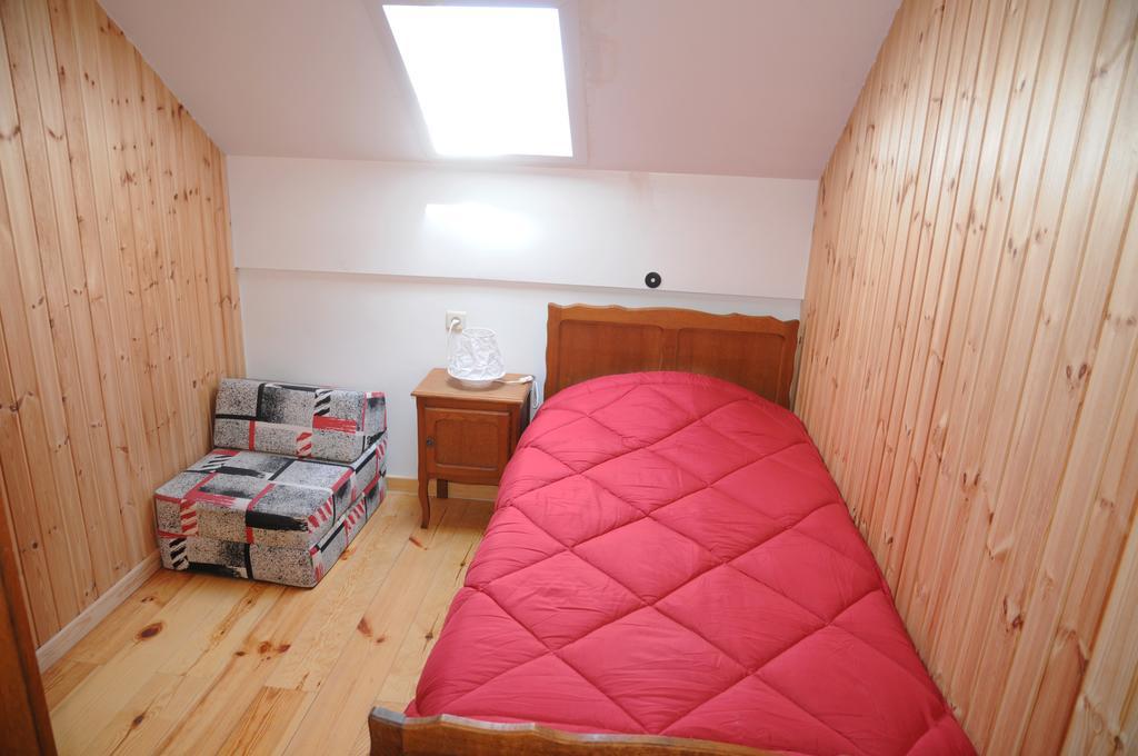 Villa A côté de l'Epicerie à Bonsin Chambre photo